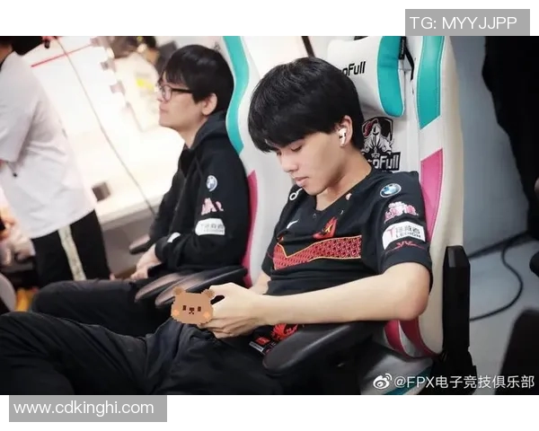 热议英雄联盟FPX战队比赛经验的创新与变革之路 热议英雄联盟FPX战队比赛经验的创新与变革之路